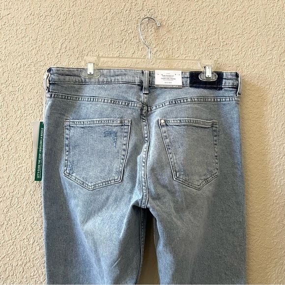 H&M Jeans Girlfriend Fit Regular Waist Loose Fit High Rise Light Wash 8 - Picture 6 of 11